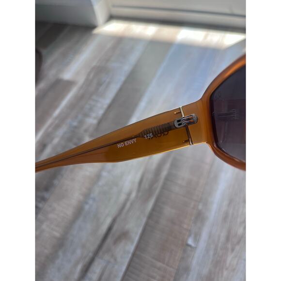 Quay No Envy Sunglasses Caramel Brown - Picture 5 of 5